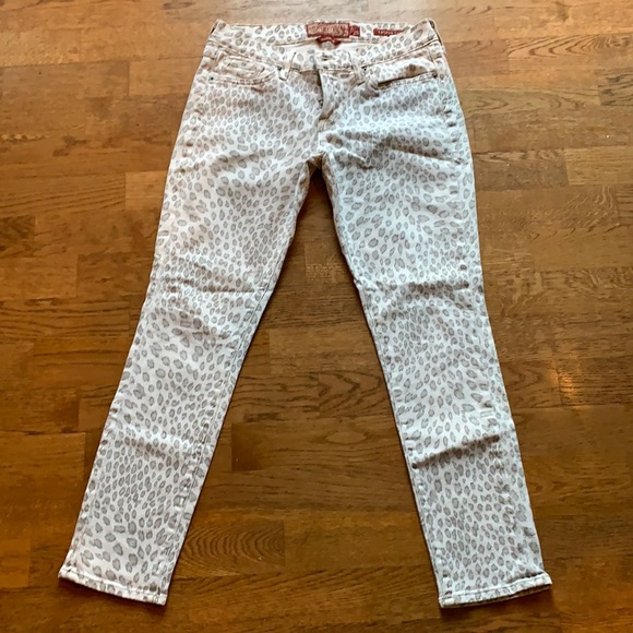 Lucky Brand Denim - Leopard print Lucky jeans, size 6/28 Capri style